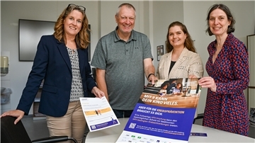 Sie bereiten die Impfkampagne gegen Krebs vor: (von links) Gesundheitsstadträtin Andrea Toense (SPD), Gesundheitsamtsleiter Dr. Björn Ackermann, sowie Linn Schmidtmann und Dr. Sylvia Offenhäuser von der Abteilung Infektionsschutz. 