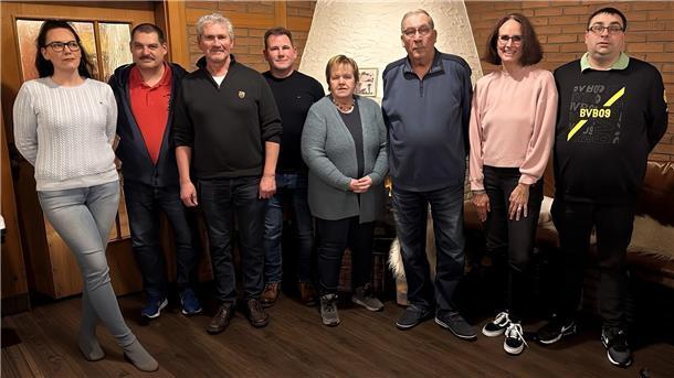 Vorstand des Bürgervereins Mühlenland: Gruppenfoto von drei Frauen und fünf Männern