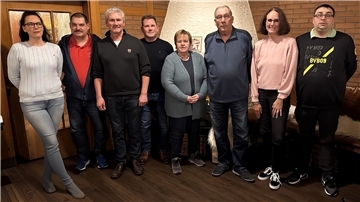 Vorstand des Bürgervereins Mühlenland: Gruppenfoto von drei Frauen und fünf Männern
