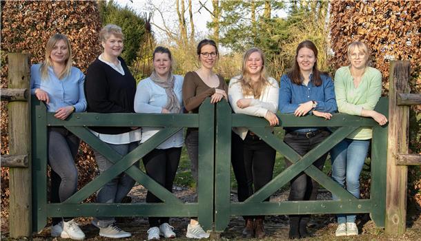 Von Null auf 85: Junge Landfrauen beleben traditionelles Netzwerk neu Bild vom Orga-Team der Jungen Landfrauen: (v.l.) Isabell Döhle, Sandra Nuss, Jenny Meyer, Mara Duchstein, Tomma Witting, Beke Ostendorf und Annika Semmler.