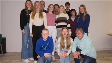 Sie führen die Sportjugend Wesermarsch (stehend): Johanna Warnken, Norma Oberegger, Volker Halle, Anna Brödje, Philipp Nagel, Frija Freese (j-team), Mats Giesler, Meike Günther, Julia Thamer (j-team); (kniend): Odin Freese, Anneke Wachtendorf (beide j-team) und Siegfried Gaida.