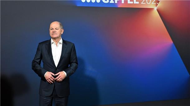 Bundeskanzler wegen Chipfabriken-Subvention „zuversichtlich“ „Sie sehen mich jetzt hier nicht als einen Menschen ohne Zuversicht“: Bundeskanzler Olaf Scholz beim Digital-Gipfel in Jena.
