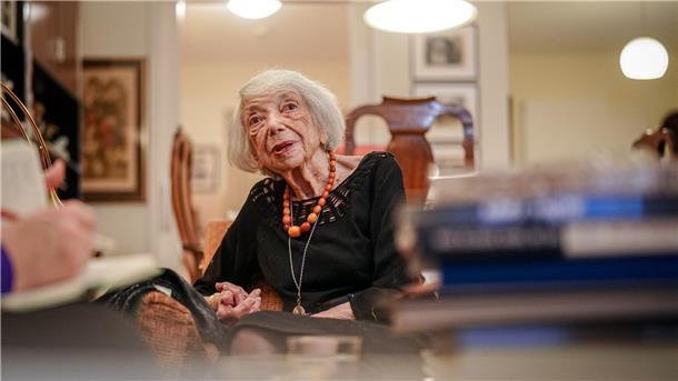 „Als ob es gestern wäre“: 80 Jahre nach Auschwitz Sie sei nicht politisch, sagt Margot Friedländer, doch beobachtet sie die Lage in Deutschland ganz genau.