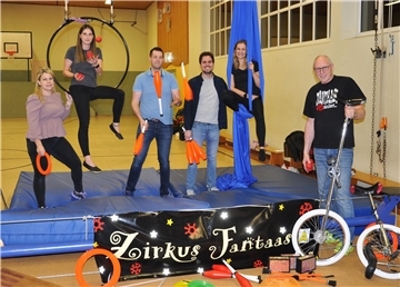 Sie sind wieder da. Gut sechs Jahre nach der Auflösung wagt der Zirkus Fantaasi einen Neuanfang. Einstige Zirkuskinder übernehmen nun das Training. Unser Bild zeigt (von links) Kathrin Hesse, Darleen Diekmann, Tobias Bühring, Luca Bittner, Nele Göckemeyer und Martin Ostendorf, der den Kinder- und Jugendzirkus 1997 mitgegründet hatte.
