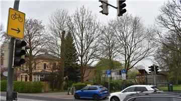 Sie soll möglichst bald wieder in Betrieb gesetzt werden: die Fußgängerampel vor dem Spielplatz an der Landesstraße in Ellwürden.