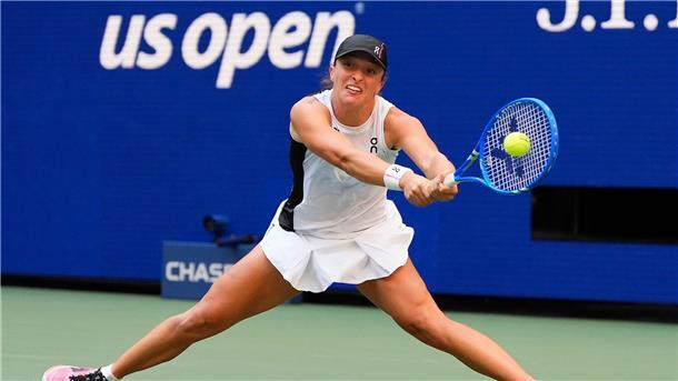 Lachen statt Tränen: Anisimova revanchiert sich für 0:6, 0:6 Sie streckte sich diesmal vergeblich - Iga Swiatek unterlag anders als im Wimbledon-Endspiel Amanda Anisimova.