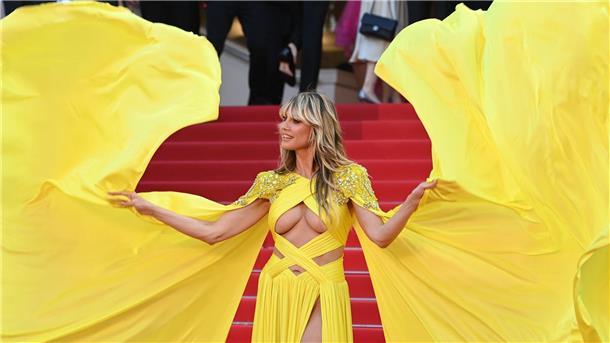 Sie versteht die Kunst der Inszenierung: Heidi Klum als gelber Schmetterling auf dem roten Teppich.