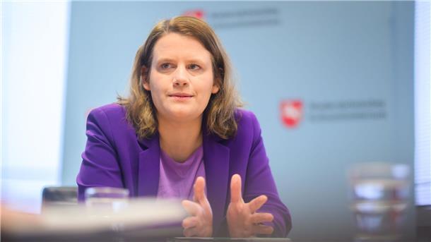 Vize-Regierungschefin: „Wehrpflicht ist kein Glücksspiel“ Sie will junge Menschen stärker einbeziehen: Kultusministerin Julia Willie Hamburg. (Archivbild)