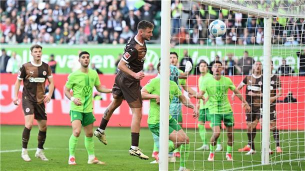 FC St. Pauli holt verdienten Punkt in Wolfsburg Siebe Van der Heyden brachte St. Pauli in Wolfsburg in Führung.