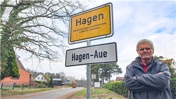 Siegfried Brandt wohnt am Ortseingang-Aue und ärgert sich über Auto- und Lkw-Fahrer, die den schmalen Lehnstedter Weg als Schleichweg nutzen. Dort gilt Tempo 30. 