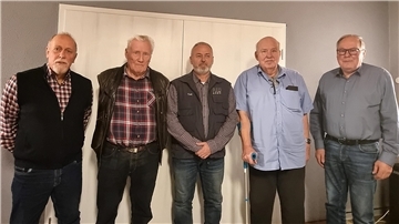 Siegfried Richter, Karl Heinz Brandt, Toni Przygocki, Wolfgang Thürmer und der 1. Vorsitzende Jürgen Hülsebusch vom Skatclub Waterkant.