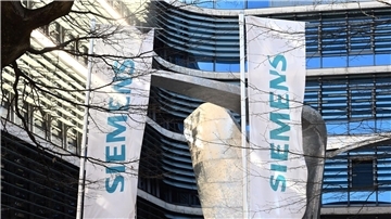 Siemens tut sich für die Entwicklung industrieller KI mit mehreren Werkzeugmaschinen-Herstellern zusammen. (Archivbild)