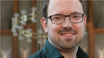 Simon Schumacher spielt beim Langwarder Orgelsommer.