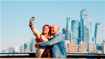 Sind Alexander Kirchner (Burghart Klaußner) und Greta Brenner (Caroline Peters) für einander bestimmt?