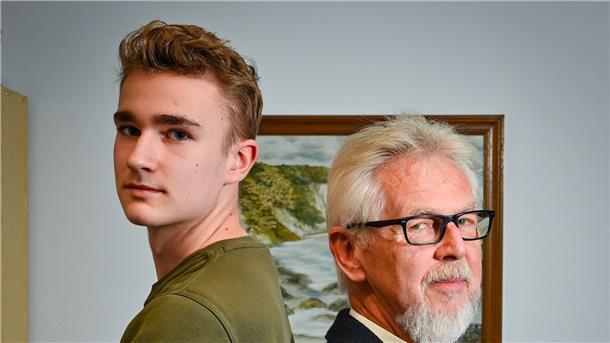 Sind bei vielen Themen gar nicht weit auseinander: Christopher Jesse (Grüne, links) aus Altenbruch, mit 18 Jahren jüngster Abgeordneter im Kreistag, und Henry Kowalewski (SPD) aus Midlum, mit 73 Jahren ältestes Mitglied im neuen Kreistag. 