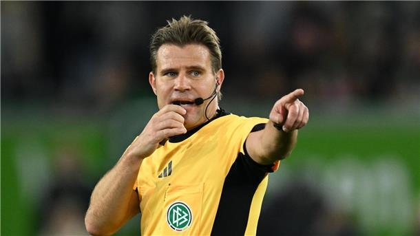„Kicker“: Pilotprojekt mit Schiedsrichter-Durchsagen startet Sind die Ansagen von Felix Brych bald auch im Stadion zu hören?
