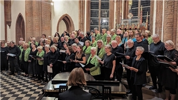 Singen verbindet: Gemeinsamer Kanon mit der Chorvereinigung Concordia, der Evangelischen Stadtkantorei und dem Chor Hey Now bei der der Langen Chornacht in der Christuskirche.