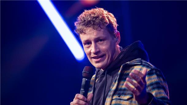 Singt und malt: Tim Bendzko.