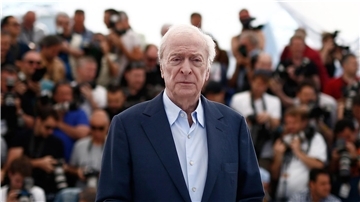 Sir Michael Caine steht weiterhin vor der Kamera.