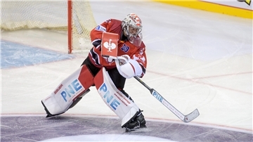 So ein Spiel hat Pinguins-Torwart Maximilian Franzreb auch noch nicht erlebt. Bereits 18 Minuten vor dem Ende des Duell mit Genf ging er für einen sechsten Feldspieler vom Eis.