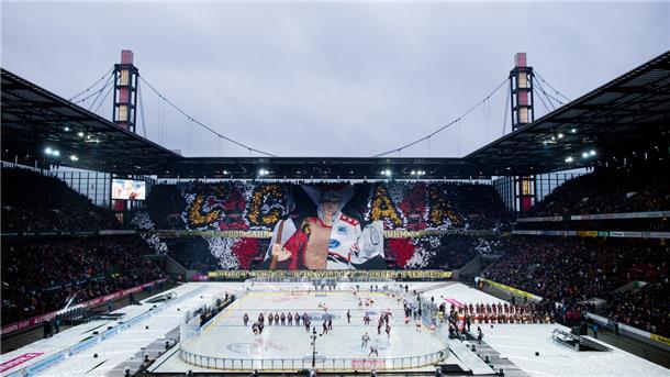 Eishockeyfeld im Kölner Fußballstadion