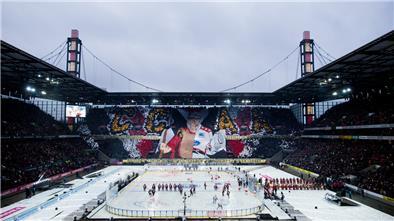 Eishockeyfeld im Kölner Fußballstadion