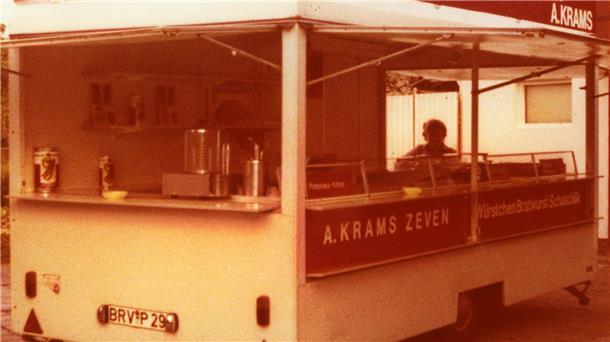 Das Foto zeigt den ersten Imbisswagen von Krams. 