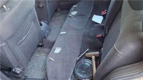 Kinder in Lebensgefahr - Polizei stoppt Chaos-Auto in Loxstedt Blick in den Rückraum eines Autos