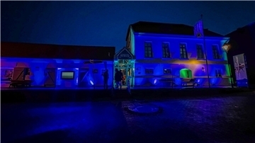 beleuchtetes Gebäude