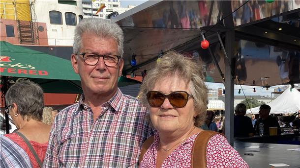 Bingo-Bär in Bremerhaven: Die Sonne brennt, die Spannung steigt – dann der erlösende Ruf Ein Paar