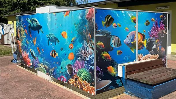 So sieht die neue Gestaltung der Außenumkleidekabinen im Freibad Grünhöfe aus.