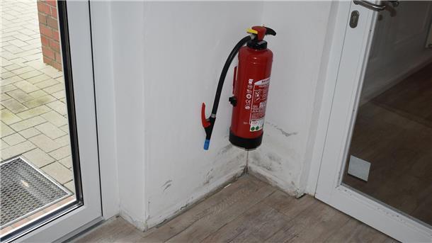 Zweite Kita in Stadland von Wasserschaden betroffen Wasserschaden an einer Wand