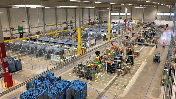So sieht es aus im Amazon-Verteilzentrum in Weddewarden. Um weiter wachsen zu können, werden mehrere hundert Fahrer gesucht - und deren Arbeitgeber gleich mit.