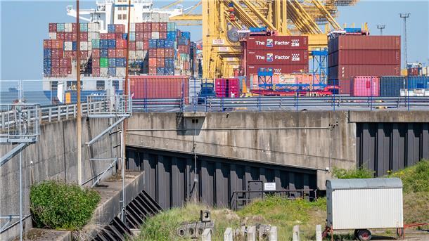 Warum der Keller des Hafens der ideale Schauplatz für einen „Tatort“ wäre Am Südende des Containerterminals befindet sich der Eingang zur Unterwelt des Containerterminals.