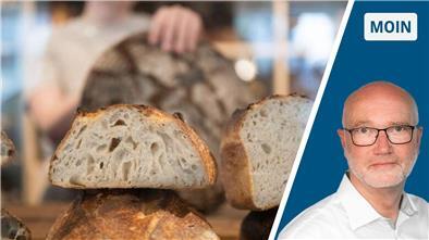 Bremerhavener Sauerteig-Dramen: Wenn Brotbacken zum TV-Ersatz wird Geteiltes Bild mit Brotlaiben und Reporter.