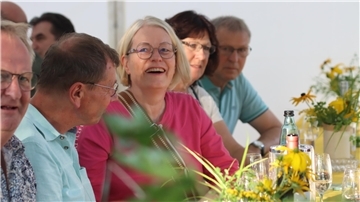 So toll ist die Stimmung beim Zevener Weinfest.