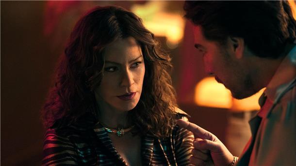 Das sind die Streaming-Tipps für die Woche Sofia Vergara als Griselda und Alberto Ammann als Alberto Bravo in einer Szene der Netflix-Serie „Griselda“.