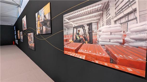 So emotional war die Taufe des weltgrößten Containerschiffs in Bremerhaven Sogar eine Bilderausstellung gab es.