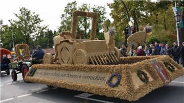 Das Foto zeigt einen Erntewagen