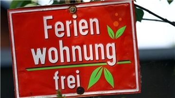 Solche Schilder wie auf unserem Symbolbild finden sich auch in Butjadingen. Ferienwohnungen, die als solche gar nicht zugelassen sind, will die Gemeinde künftig aber nicht mehr dulden.