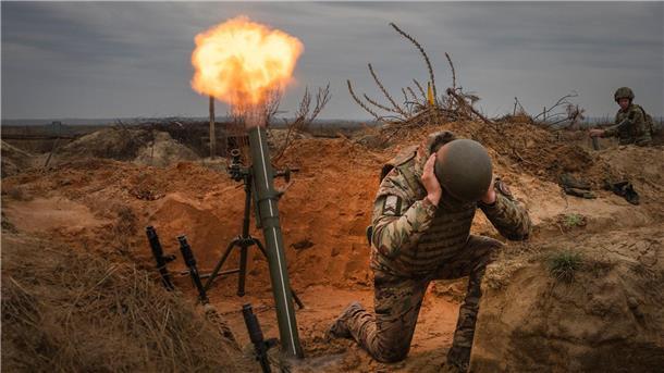 Krieg gegen die Ukraine: So ist die Lage Soldaten der 1. Brigade der ukrainischen Nationalgarde Bureviy (Hurricane) üben während einer Gefechtsausbildung auf einem Truppenübungsplatz im Norden der Ukraine.