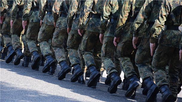 So hilft Seedorfer Militärpfarrer bei Sorgen und Nöten Soldaten können sich mit dienstlichen und privaten Anliegen vertrauensvoll an den Seedorfer Militärpfarrer wenden. Das gilt auch für zivile Angestellte und Familienangehörige der Betroffenen.
