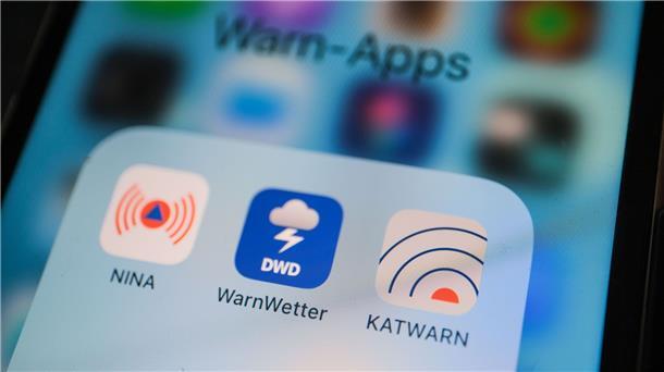 Was passiert am bundesweiten Warntag? Sollen auf eine Gefahr hinweisen: Die NINA Warn-App, das WarnWetter vom DWD und die Katwamrn-App.