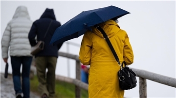 Sollte in den nächsten Tagen immer griffbereit sein: der Regenschirm.