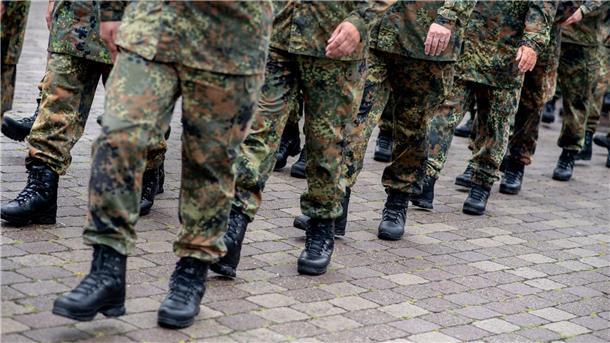 Deutsche Soldaten in der Ukraine? Das sagt Rot-Grün Sollten deutsche Soldaten in die Ukraine geschickt werden? Viele Politiker in Niedersachsen sind zurückhaltend. (Archivbild)