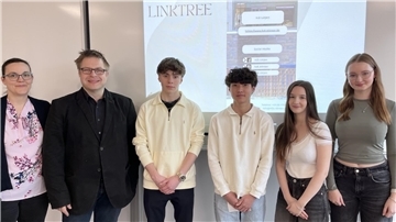 Sonja Lütjen (von links), Marcus Lütjen (Geschäftsführer der Industrievertretung Lütjen), Leon Grotheer, Gia Bao Voong, Angelina Flach und Antonia Uhle freuen sich über die guten Ergebnisse.