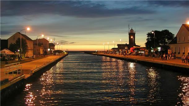 Sonnenuntergang in Darlowo: Das Foto zeigt die Mündung des Flusses Wieprza (Wipper) in die Ostsee.