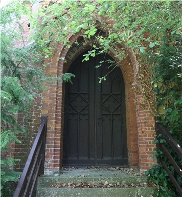 Sorge machen sich die Rechtenflether Bürger und Bürgerinnen über den Zustand der Joppert-Kapelle auf dem Friedhof.