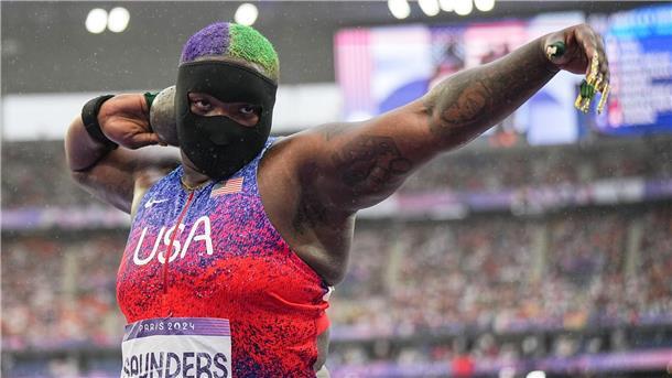 Dopingverstoß: Maskenfrau Saunders 30 Monate gesperrt Sorgte mit ihren Masken immer wieder für Schlagzeilen: Raven Saunders. (Archivbild)
