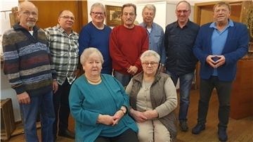 SoVD-Vorsitzender Theo Vonk (rechts) mit seinen Mitstreitern aus dem Vorstand (von links): Hans-Siegfried Schulze, Uli Andres, Hans-Dieter Bammann, Edgar Milosevic-Tamke, Günter Seeba, Gerhard Ropers, Theo Vonk, sitzend: Annemarie Monsees, Adelheid Hildebrandt.